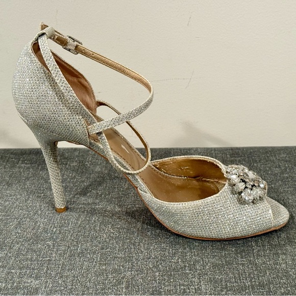Badgley Mischka Silver Glitter Ankle Strap Heels-Crystal Embellishment Size 8.5 - Picture 9 of 12